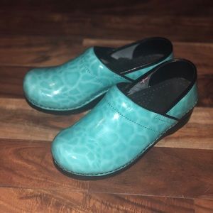 EUC/LIKE NEW Sanita clogs.